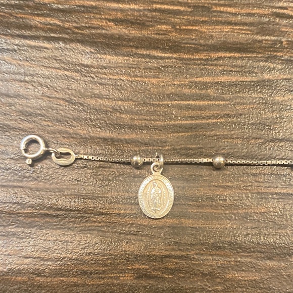 Jewelry - Elegant Silver Pendant Bracelet